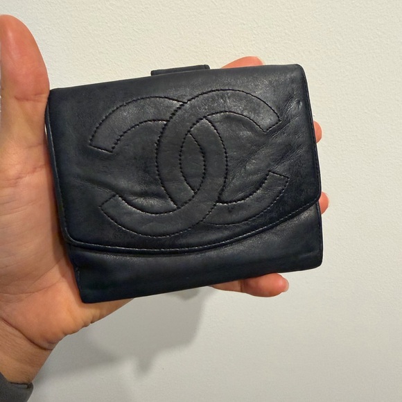 SOLD - Chanel Classic Black Leather Wallet - Picture 2 of 16